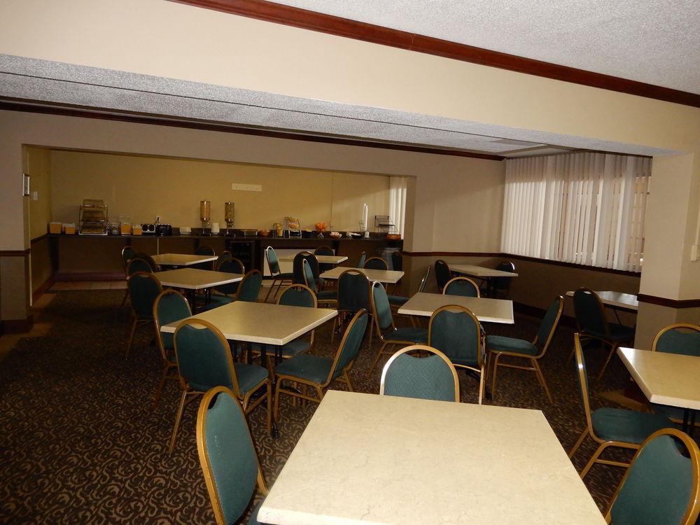 Clarion Hotel Milwaukee Airport Exterior foto