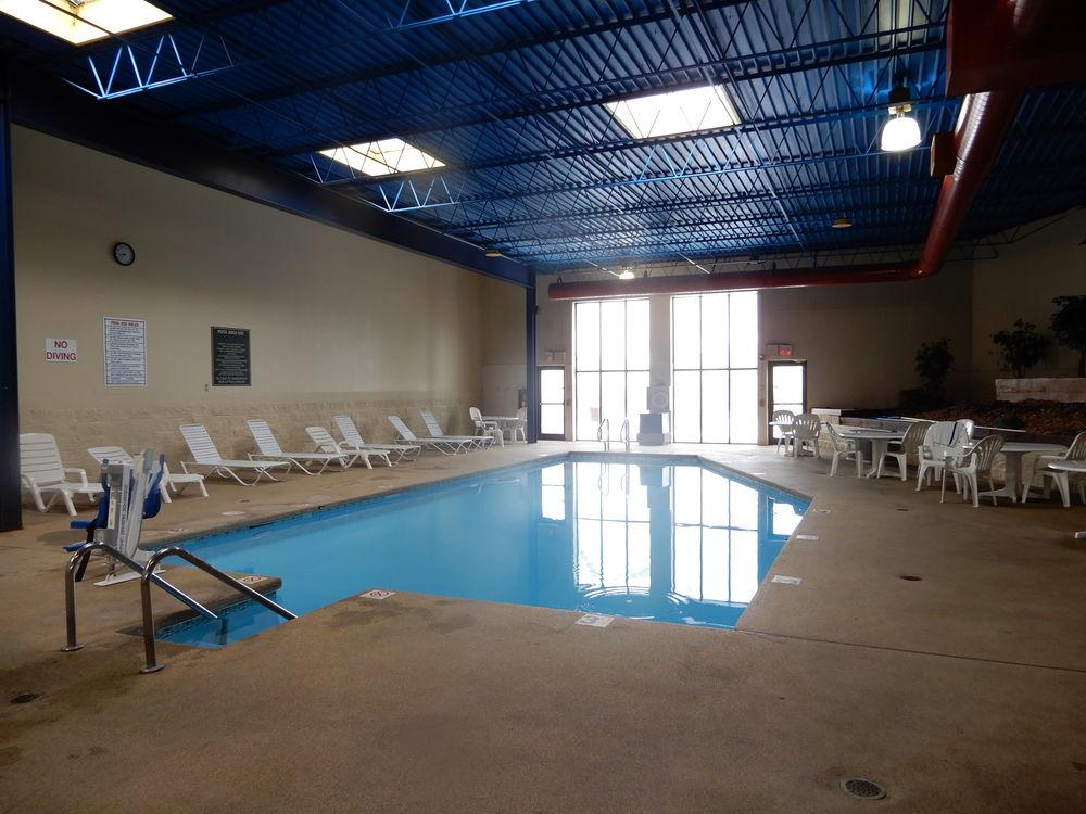Clarion Hotel Milwaukee Airport Exterior foto