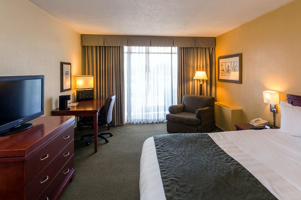 Clarion Hotel Milwaukee Airport Exterior foto