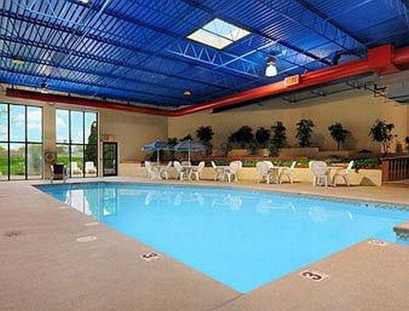 Clarion Hotel Milwaukee Airport Exterior foto