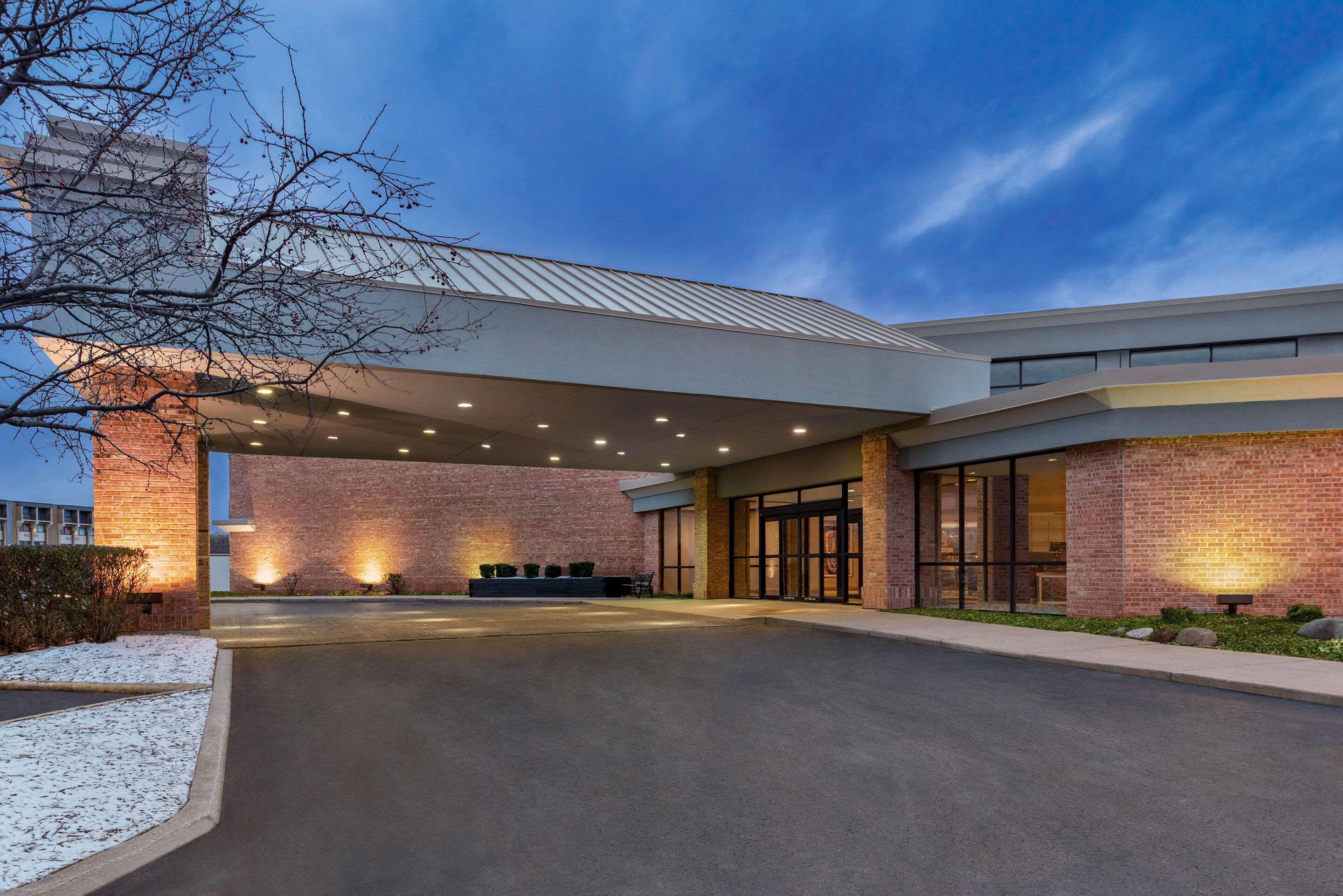 Clarion Hotel Milwaukee Airport Exterior foto