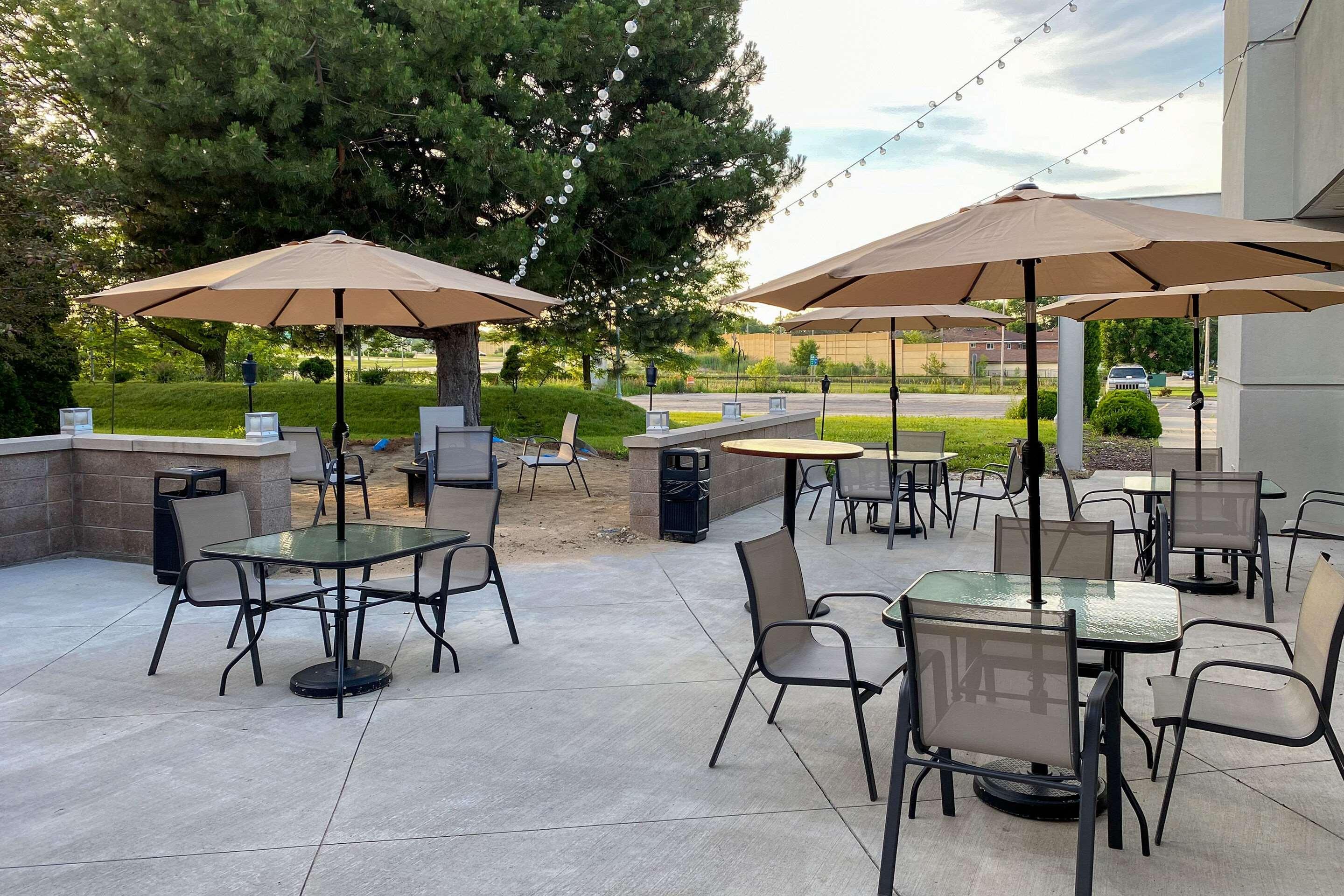 Clarion Hotel Milwaukee Airport Exterior foto