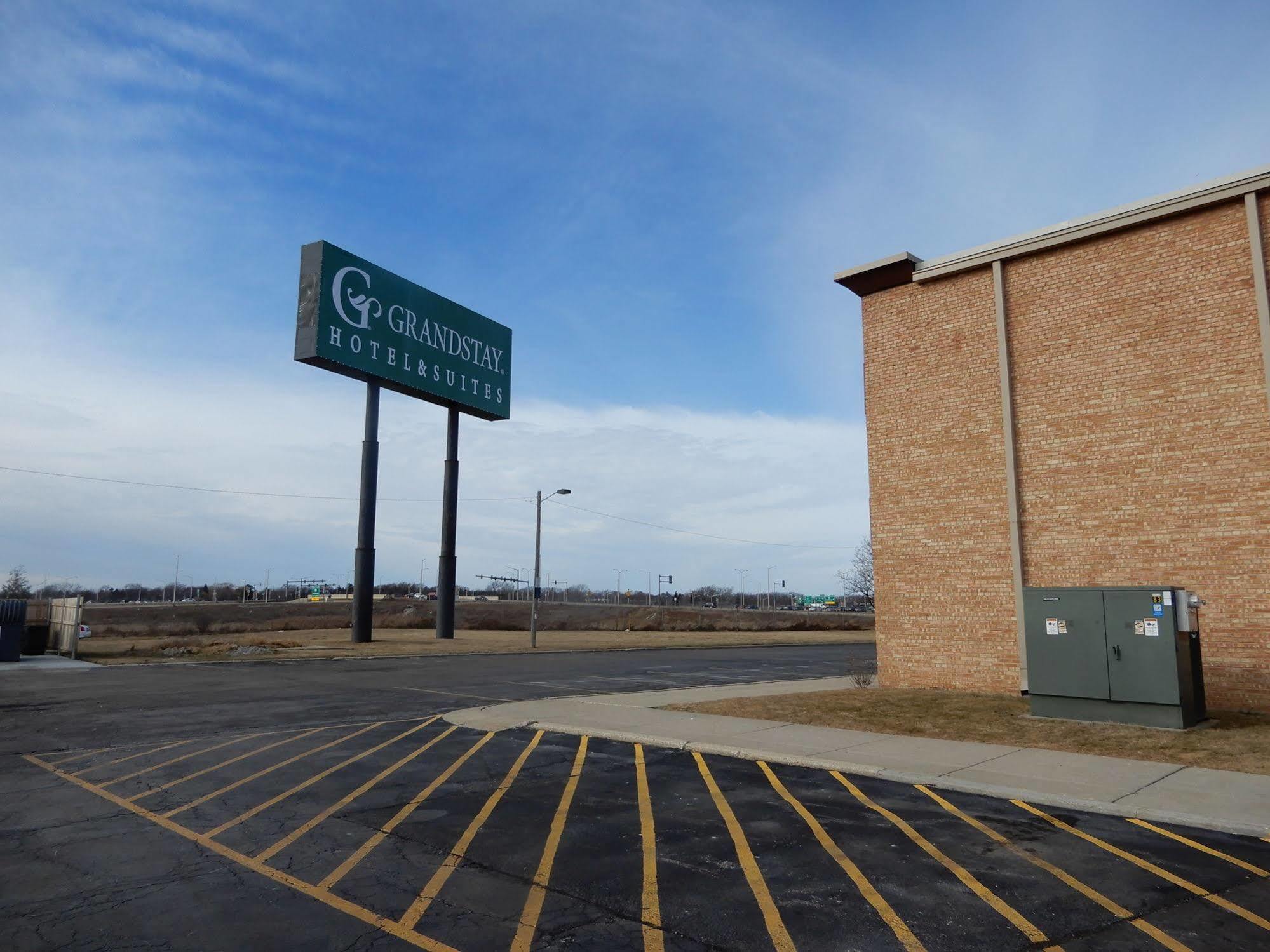 Clarion Hotel Milwaukee Airport Exterior foto